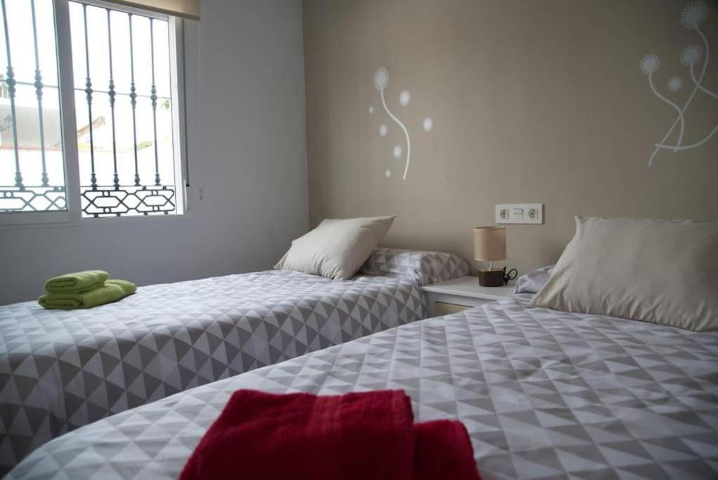 House W Shared Pool, Perfect For Small Families 푸엔히롤라 외부 사진